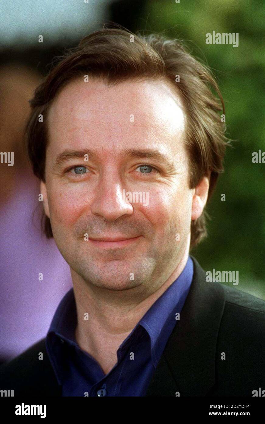 PA NEWS PHOTO 11/2/98 NEIL PEARSON A UN PHOTOCALL A LONDRA È PROTAGONISTA IN TELEVISIONE 'IL CIELO SULLA TERRA' UN THRILLER PYSCHOLOGICAL IN DUE PARTI DI BBC -1. SI TRATTA DI UNA FAMIGLIA CHE DECIDE DI NON PARTECIPARE ALLA GARA RAT DI LONDRA PER AVVIARE UNA COMUNITÀ IN STILE AMISH NEL GALLES RURALE Foto Stock