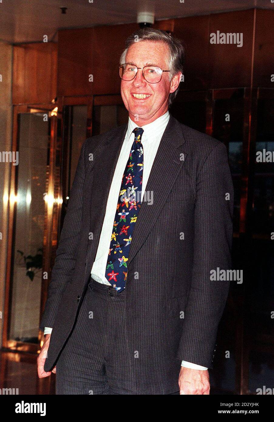 PA NEWS PHOTO 23/4/98 SEGRETARIO DI STATO PER L'AMBIENTE MICHAEL MEACHER ARRIVA ALL'HOTEL HILTON DI LONDRA PER CENA DI GALA DEL LABOR PARTY Foto Stock