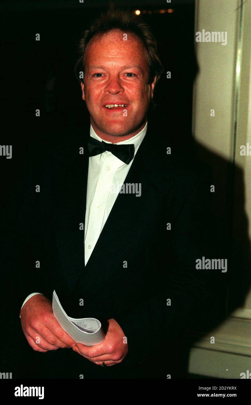 PA NEWS PHOTO 7/5/98 RADIO DJ E PRESENTATORE TELEVISIVO BRUNO BROOKES PRESSO L'HOTEL GROSVENOR HOUSE DI LONDRA PER I SONY RADIO AWARDS 1998 * 22/4/2000 DI ANTHEA TURNER (L) E 7/5/98 DI BRUNO BROOKES. Brookes ha detto che è stato scioccato e rattristato dalla dichiarazione del Turner che ha battuto lei durante il loro rapporto di 10 anni. Turner ha detto al giornale del sole martedì 24 2000 ottobre, è stata bussata da pilastro a posto dal suo ex-amante, e ha dato i dettagli di tre assalti specifici. Ha rivendicato l'ex DJ di radio uno di 41 anni, la ha punita al pavimento e la ha calciata nello stomaco nel primo incidente, ab Foto Stock
