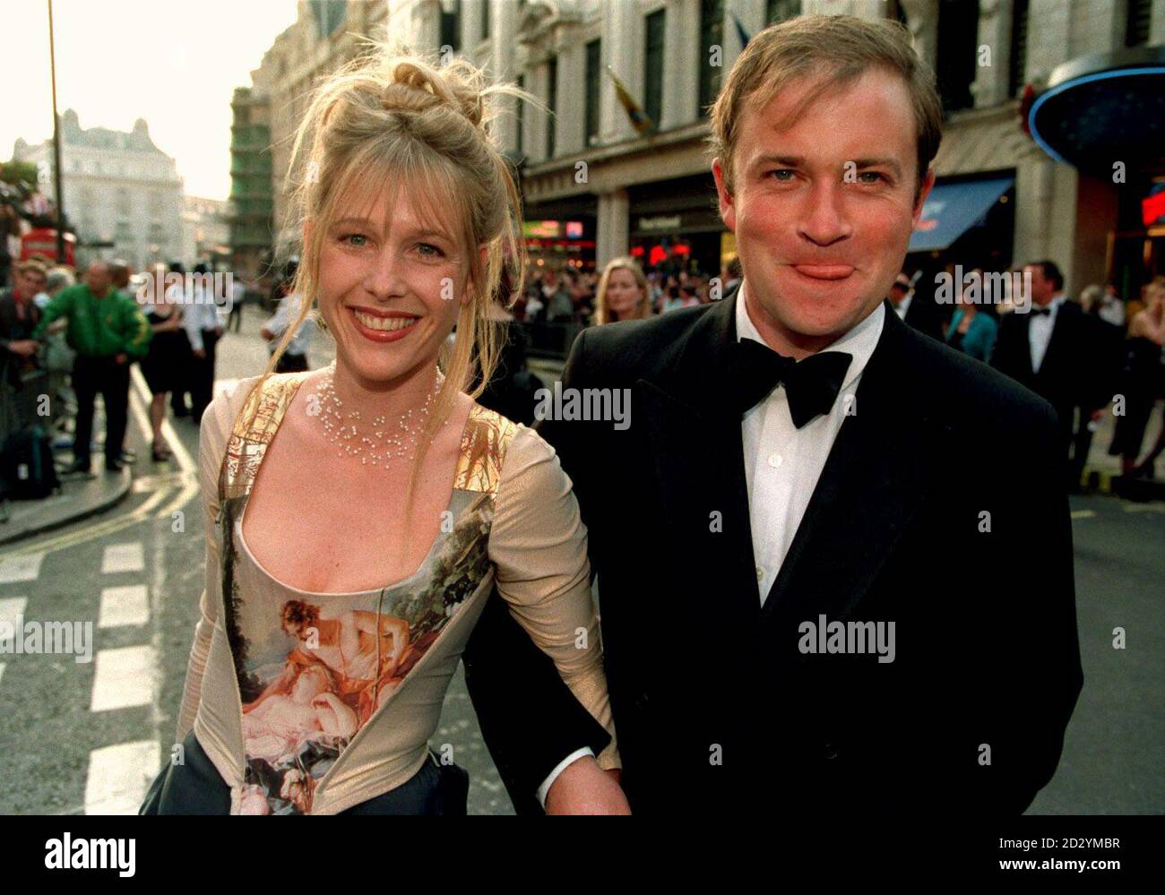 Il comico Harry Enfield arriva con sua moglie, Lucy, per la cerimonia di premiazione televisiva BAFTA al Prince of Wales Theatre di Leicester Square, Londra Foto Stock