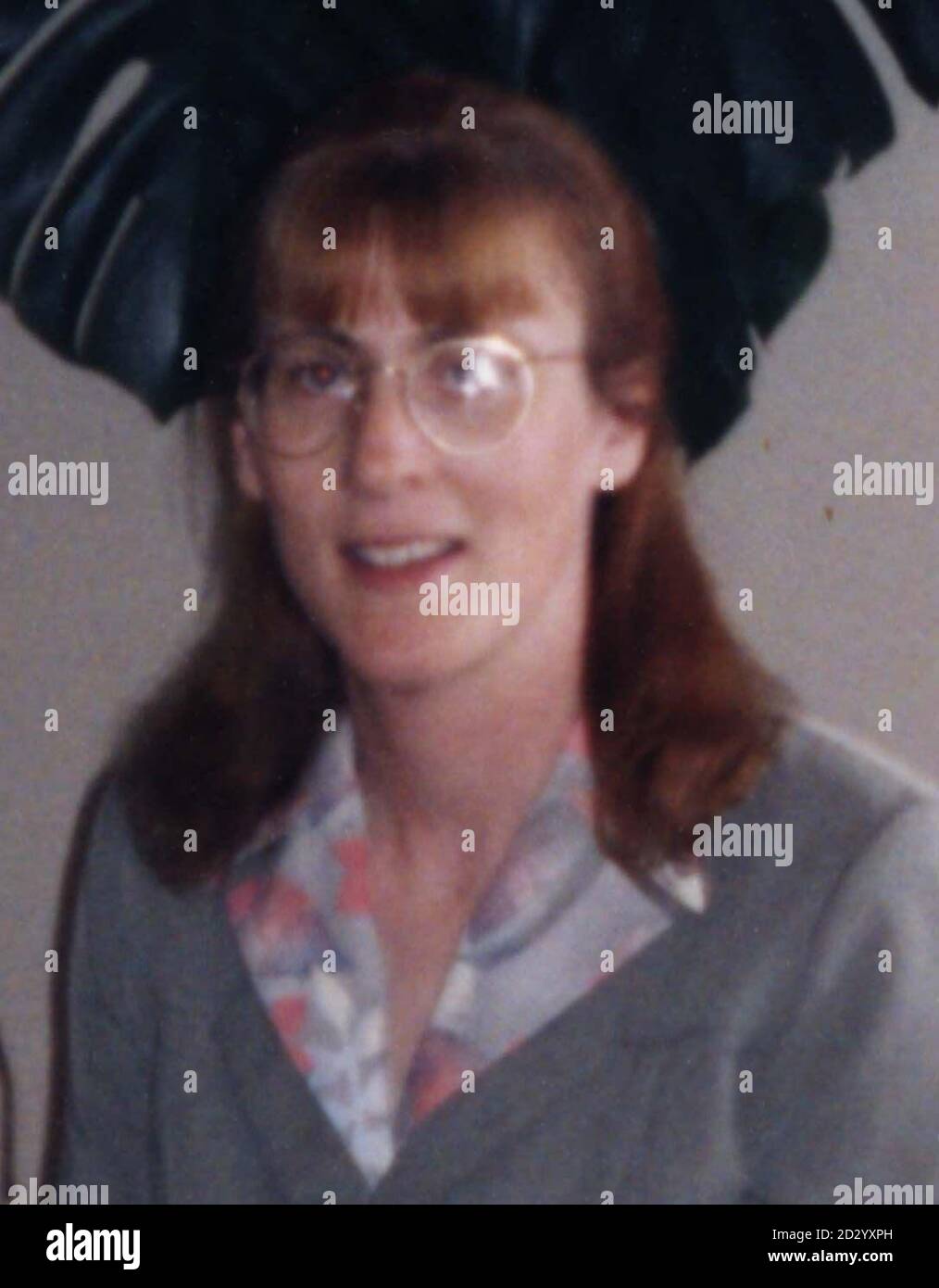 Collezionare foto della vittima dell'esplosione di Omagh Esther Gibson, Miss Gibson era un insegnante di scuola domenicale per la Chiesa Presbiteriana libera del reverendo ian Paisley. Foto PA Foto Stock