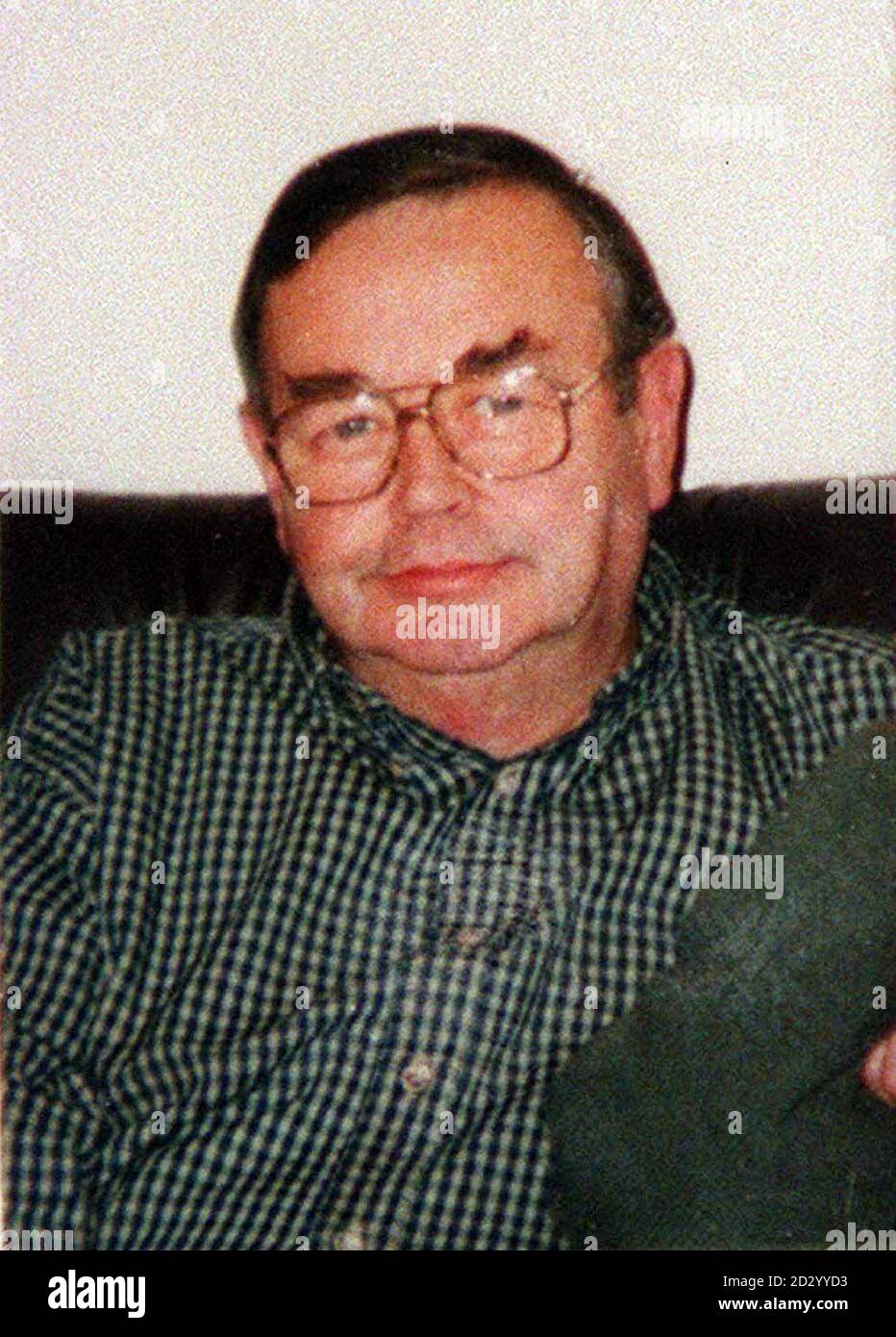 Colletta datata 05.09.98 di Sean McGrath, la 29a vittima del bombardamento di Omagh è stata sepolta oggi (lunedì) dopo un servizio funerario assistito da centinaia di lutto. Sean McGrath, 61 anni, uomo d'affari in pensione sposato con quattro figli adulti, è morto sabato tre settimane dopo essere stato ferito criticamente nell'atrocità che ha causato la morte di altri 28. Vedere la storia di PA ULSTER Funeral. Foto Stock
