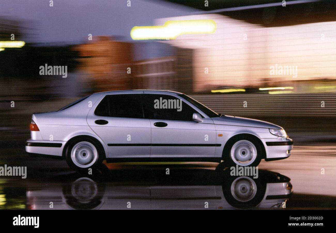 Undated filer della Saab 9-5 che insieme alla Toyota Camry è uscito al top nell'ultimo round europeo di crash-safety test di oggi (mercoledì). I due modelli battono la concorrenza da altre cinque marche di auto executive-style, che sono state tutte esaminate per il livello di protezione dato al conducente, ai passeggeri e ai pedoni in collisioni. Foto PA. Vedere la storia di PA CONSUMER Cars Foto Stock