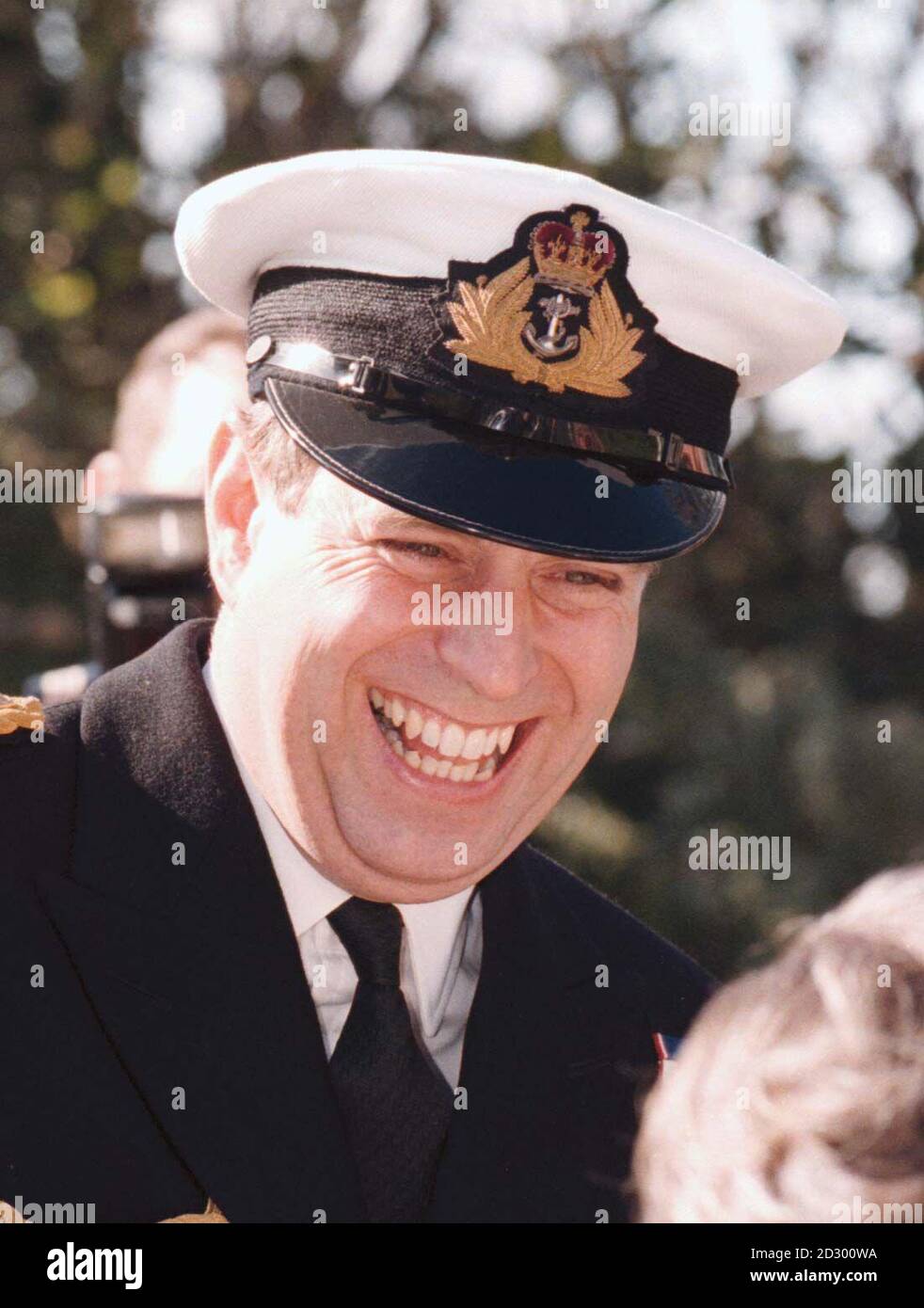 Il Duca di York durante la sua visita a HMS Osprey, a Portland, Dorset, oggi (Sab), che si chiuderà il prossimo aprile quando il suo squadrone di elicotteri Lynx si trasferirà a Yeovilton in Somerset. FOTO DI BARRY GOMER/Mirror Pool. Foto Stock