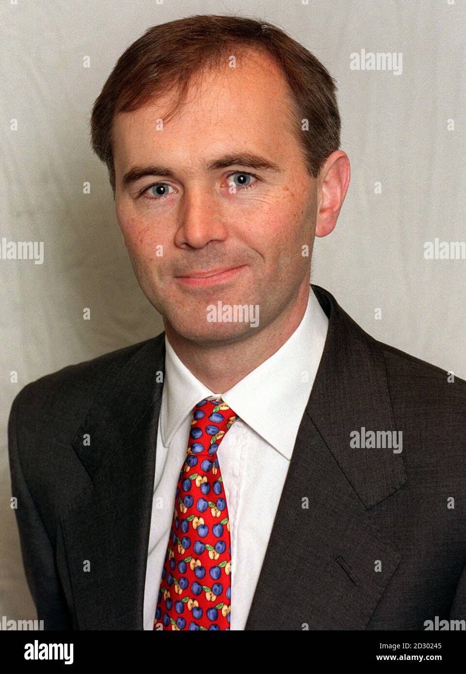 Timothy Hitchens, 36, l'attuale Vice Capo del Dipartimento del Sud-Est Asiatico presso l'Ufficio degli Affari Esteri e del Commonwealth (FCO), che è stato annunciato giovedì 19 novembre 1998, sarà il nuovo Segretario privato Assistente della Regina dal gennaio 1999. Prende il controllo di Maria Francesco, che diventerà Vice Segretario privato della Regina. Vedere la storia della PA ROYAL Appointment. Foto PA: Toby Melville. Foto Stock