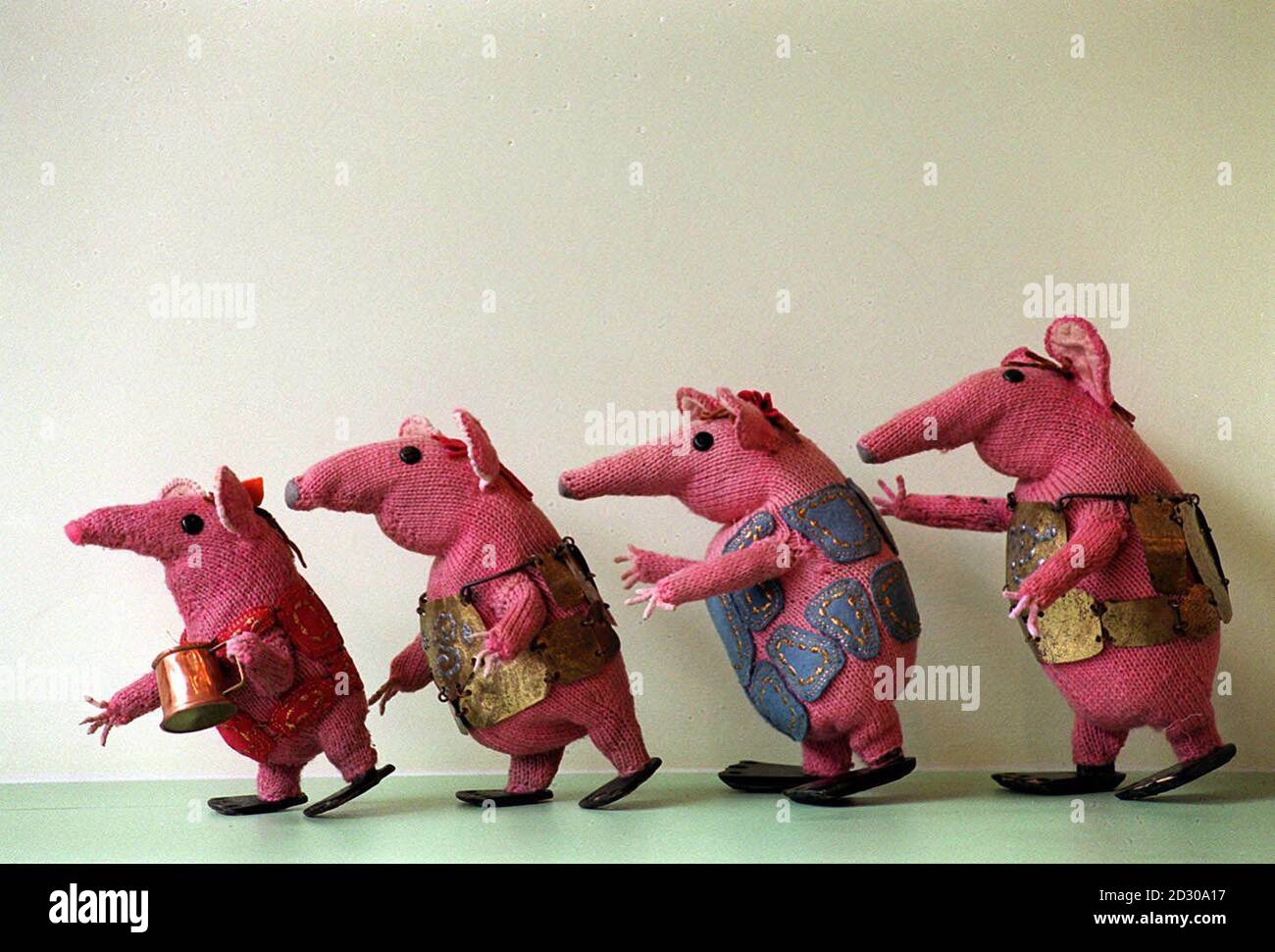 Alcune marionette Clangers, della serie televisiva di bambini The Clangers, in una conferenza stampa per annunciare il rilascio in video della serie completa, in occasione del 30° anniversario del programma nel 1999. Foto Stock