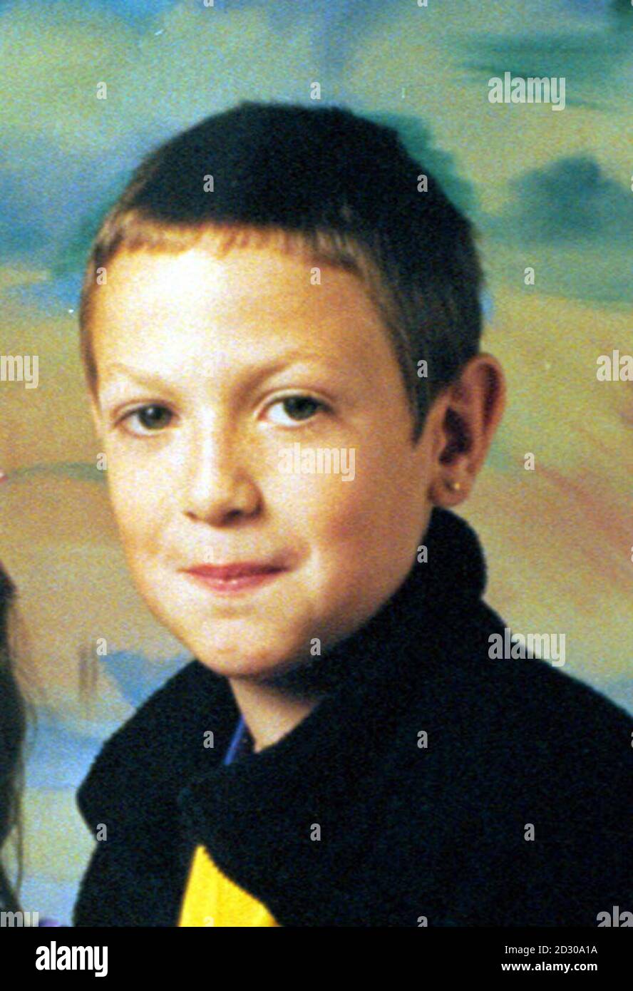 Tyler Cope, 13 anni, vittima di un incidente di colpo e corsa. Tyler fu colpito da una moto rubata mentre giocava a calcio fuori casa a Cardiff. 29/10/99: Lee Brockway, 20 anni, da Cardiff, è stato incarcerato per 3 anni dopo aver dichiarato colpevole di aver causato la morte per guida pericolosa. * i vicini si sono costantemente lamentati con il consiglio e la polizia per i gioiti che utilizzano la zona come pista. Pauline Heatley, nonna di Tyler, disse: Siamo assolutamente devastati. Era un ragazzino così bravo che di solito giocava solo in giardino. L'incidente, a Stanway Road alle 18:00, ha coinvolto un motorbi blu Yamaha 125 Foto Stock