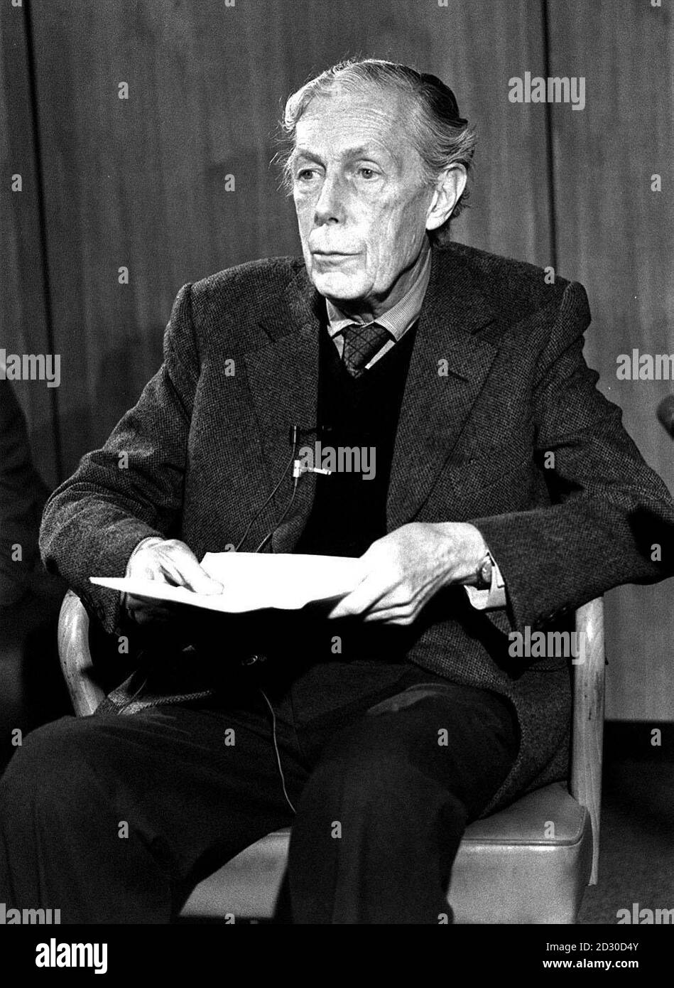 Antony Blunt. La bisnonna Melita Norwood, di 87 anni, di Bexleyheath, nel sud-est di Londra, è stata riportata dal giornale Times oggi (sabato 11 settembre 1999) che ha passato i segreti atomici al KGB per oltre 40 anni mentre lavorava come segretaria a Londra. Mentre lavorava per la British non-Ferrous Metals Research Association, ha trasmesso informazioni al KGB il cui lavoro era critico nello sviluppo del deterrente nucleare britannico, è stato asserito. La qualità delle sue rivelazioni al KGB è stato detto di aver messo su per con il tradimento delle spie celebrate Burgess, Foto Stock