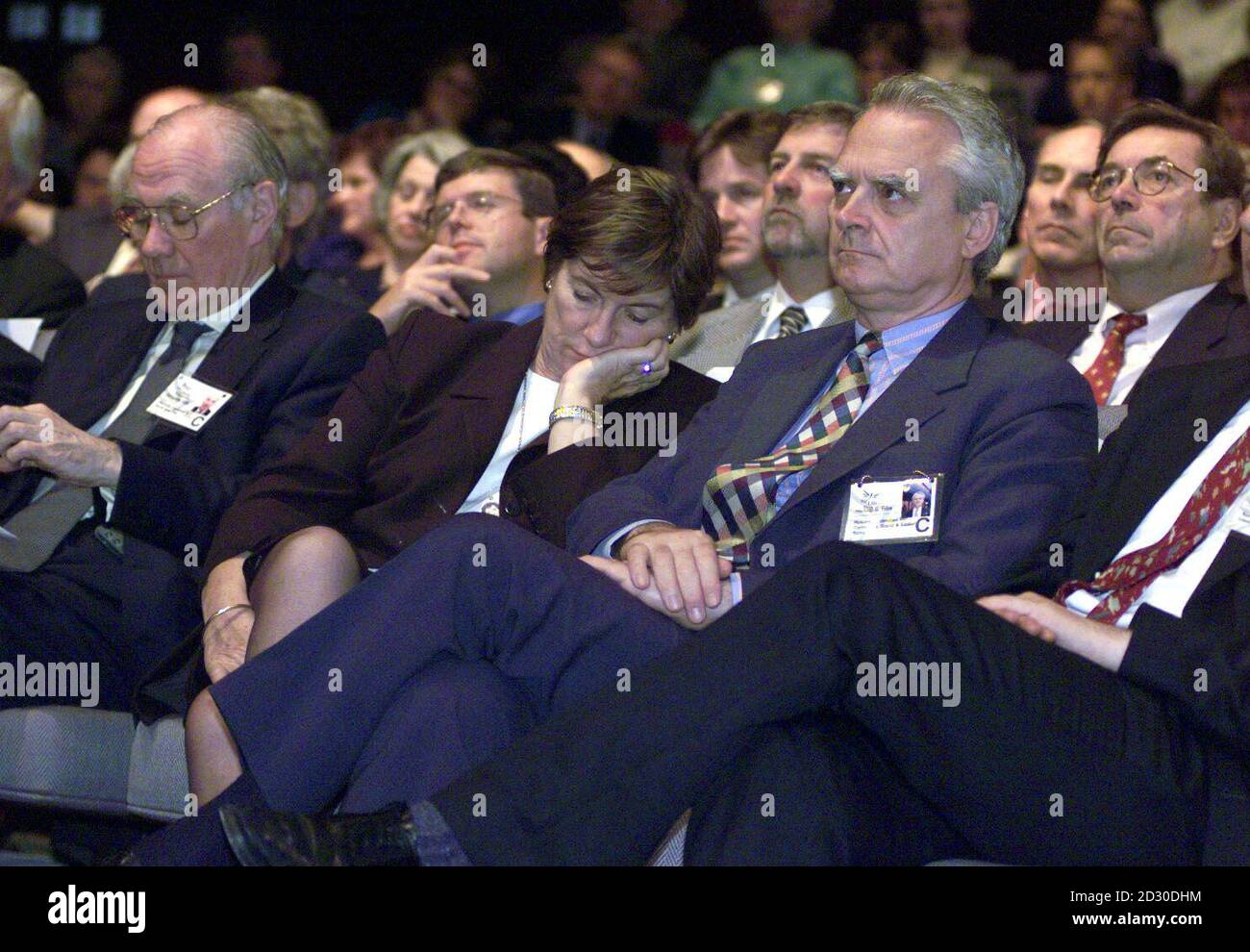 Jenny Tonge, portavoce dei liberaldemocratici per lo sviluppo internazionale, siede tra Menzies Campbell MP (L) e l'ex leader liberale Robert McLennan MP durante il discorso di addio di Paddy Ashdown ad Harrogate alla conferenza dei liberaldemocratici. Foto Stock