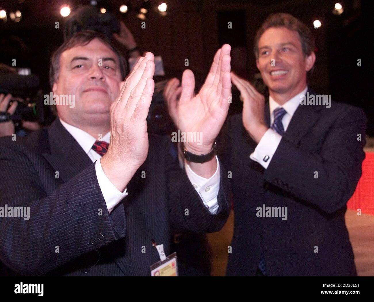 Il primo ministro Tony Blair (destra) e il suo vice John Prescott concluderono la Conferenza del Partito laburista a Bournemouth. Foto Stock