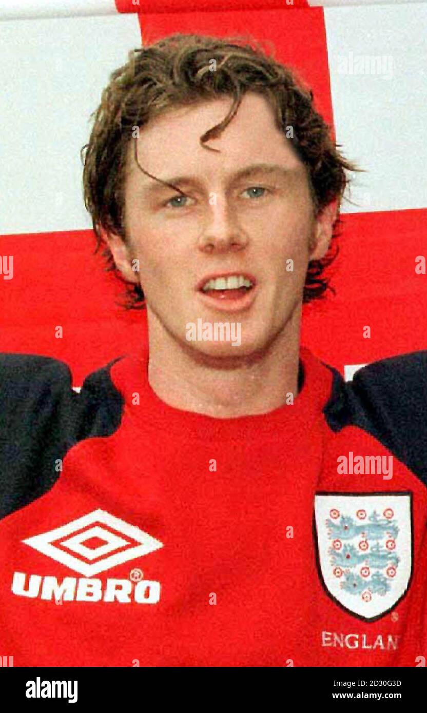 Real Madrid e Steve McManaman in Inghilterra, che è stato segnalato per aver sofferto una ricorrenza del suo problema di inguine ed è estremamente dubbioso per l'Inghilterra partita contro la Scozia. Euro 2000 gioco-off cry. L'assenza di McManaman sarebbe stata un duro colpo per il coach Kevin Keegan perché era stato accatastato nell'ex giocatore di Liverpool per il posto di centrocampo di sinistra nella Coppa del mondo di qualificazione contro la Scozia ad Hampden. Foto Stock