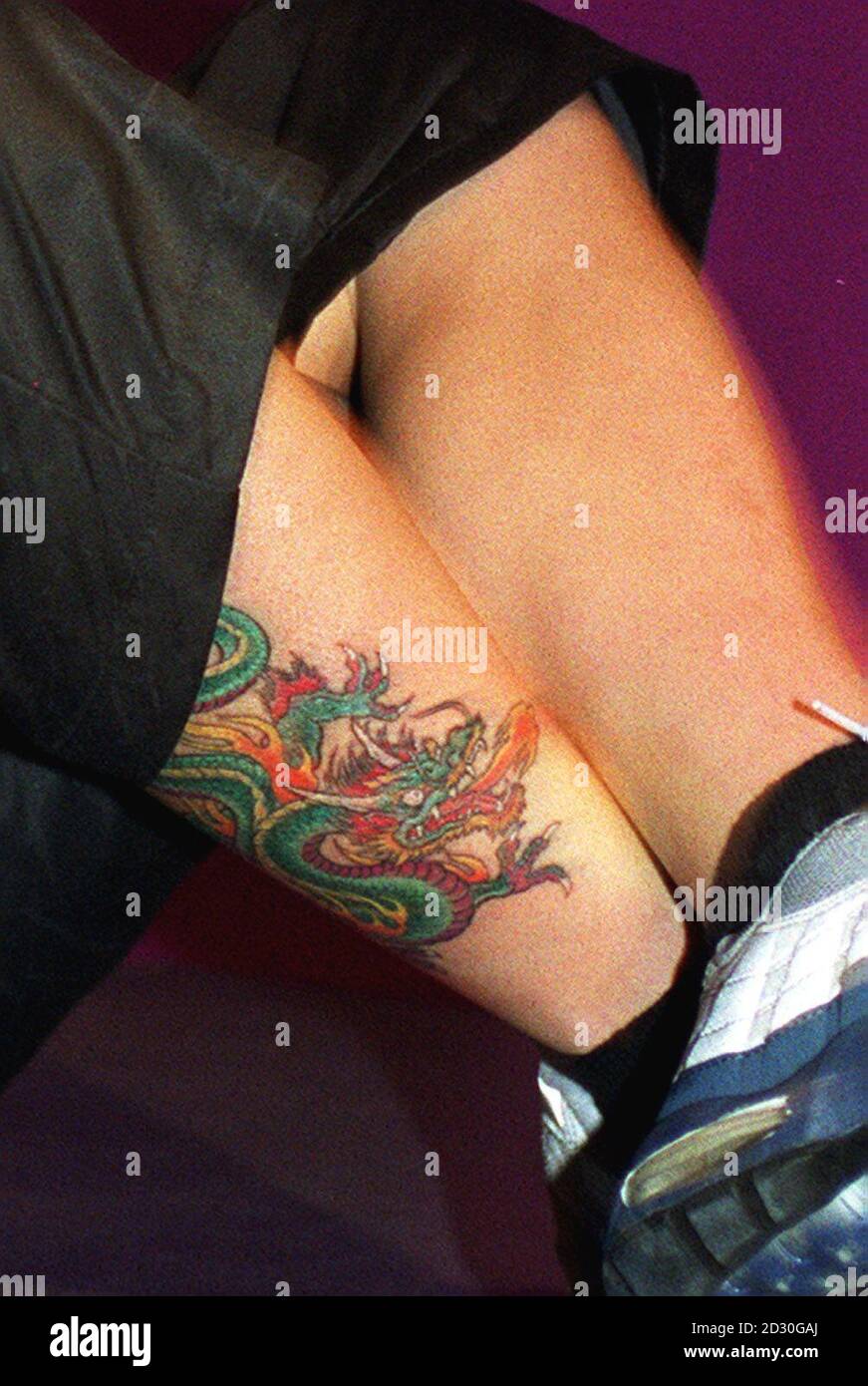 Un'idea ravvicinata del nuovo tatuaggio di Spice Girl Mel C. Il drago è stato rivelato durante il lancio della prima rete radio digitale commerciale della Gran Bretagna a Londra. Fatturato come la più grande rete radio digitale del mondo, ha già una copertura del 69% della Gran Bretagna. Foto Stock