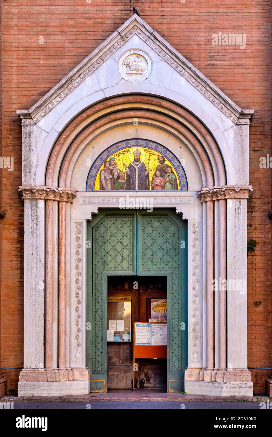 Portale principale della Chiesa di San Martino, Bologna, Italia Foto Stock