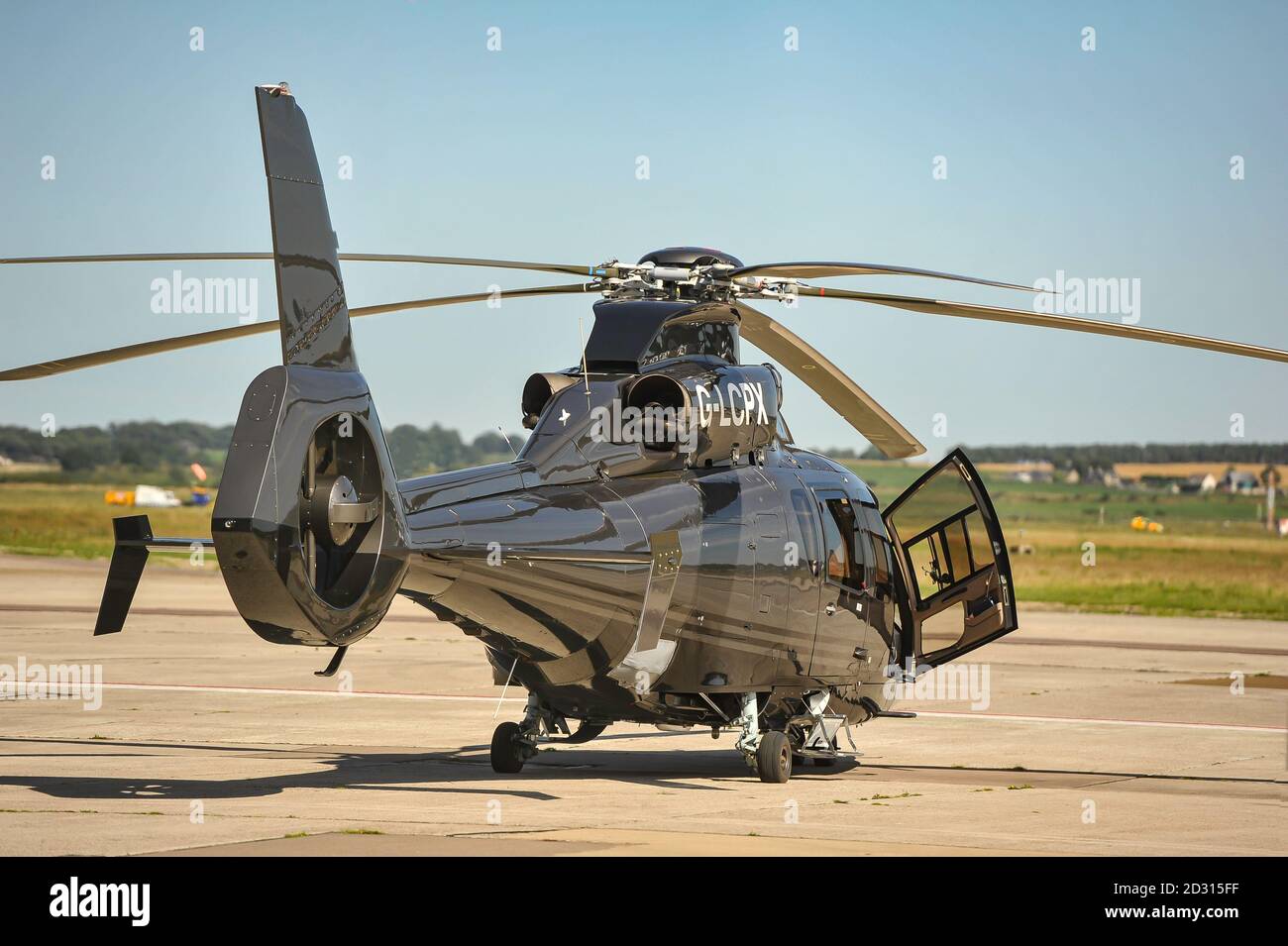 Eurocopter EC 155B1 all'aeroporto di Inverness con sosta notturna. Foto Stock