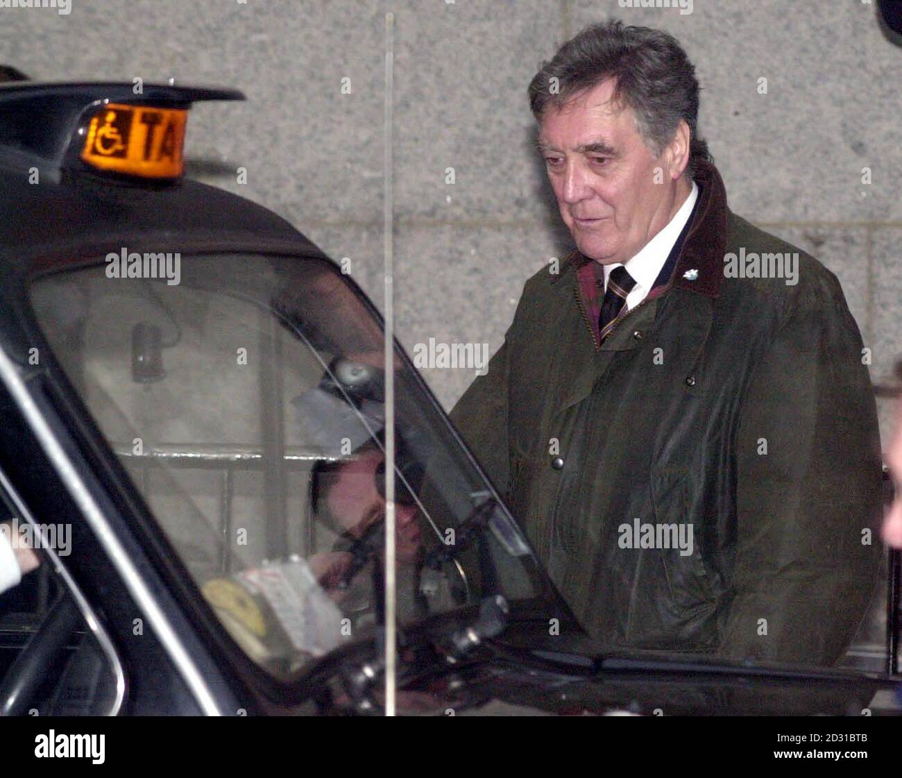 Il produttore televisivo Ted Francis, 60 anni, lascia l'Old Bailey a Londra dopo aver negato un'unica accusa di pervertire il corso della giustizia. Francesco apparve accanto all'ex vice presidente del Partito conservatore, Lord Archer. *... Archer si trovava nel molo al centro della storica corte numero uno e si è dichiarato colpevole di cinque accuse: Due di pergiuro, due di pervertire il corso della giustizia e uno di usare un falso strumento, Per quanto riguarda i diari utilizzati nel suo processo contro la stella quotidiana nel 1987. Si dice che Arcier chiese a Francesco di mentire per lui per fornire un falso alibi per Foto Stock