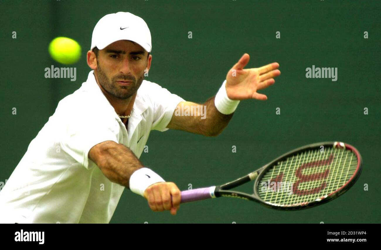 Armeno Sargis Sargsian in azione contro Wayne Arthurs dell'Australia durante il Samsung Open a Nottingham. Foto Stock