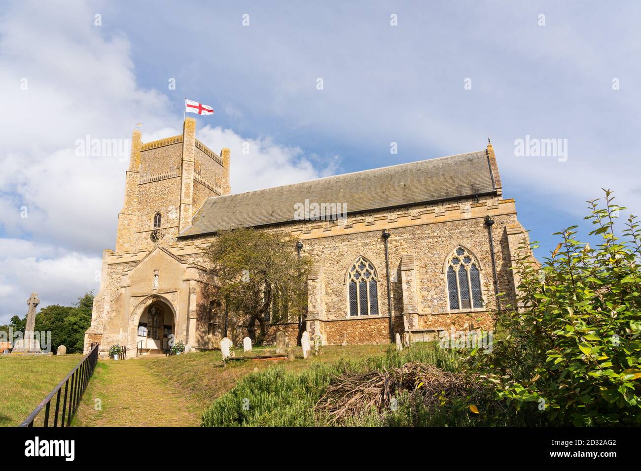 Esterno della chiesa di San Bartolomeo. Orford, Suffolk. REGNO UNITO Foto Stock