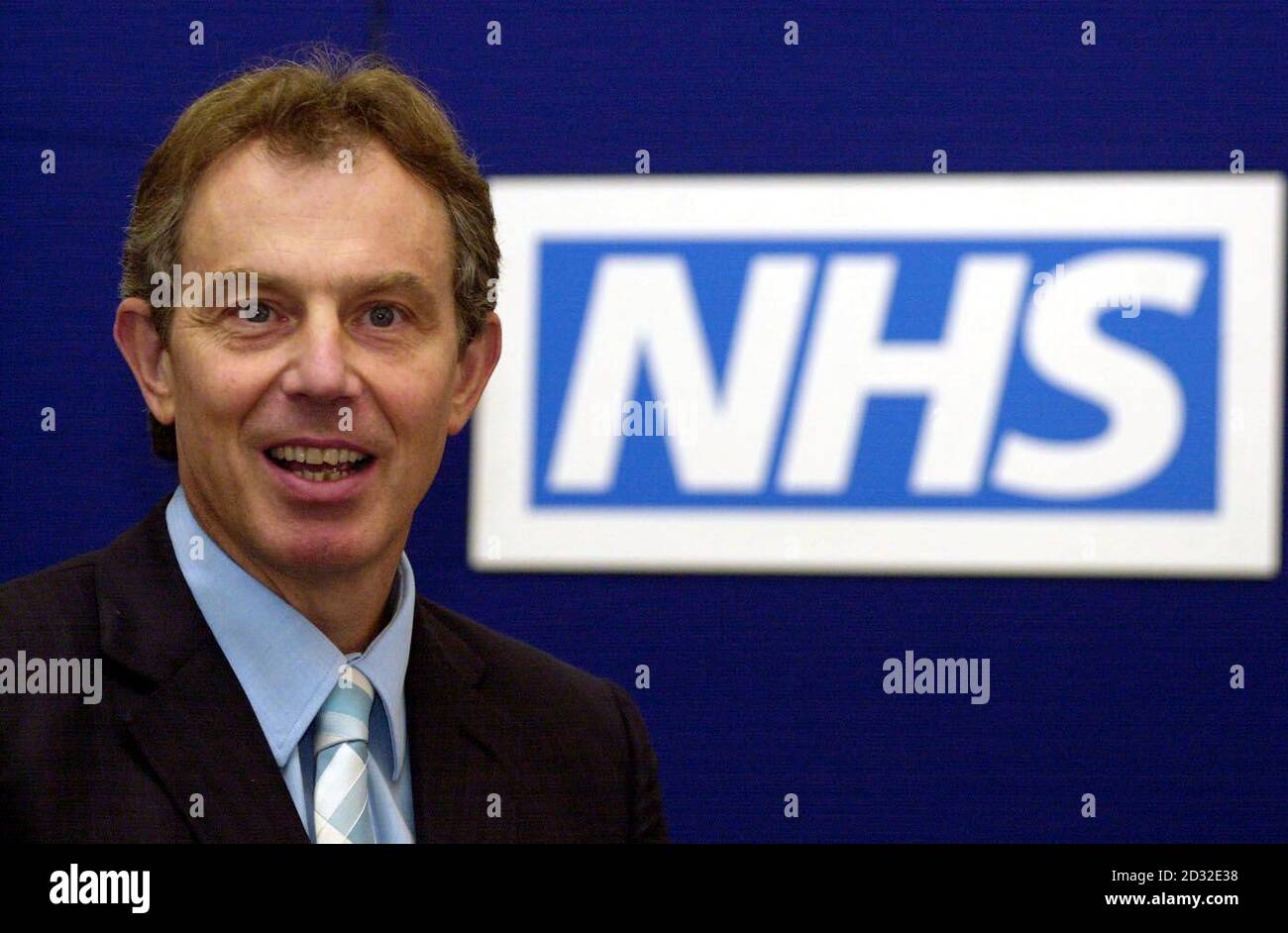 Il primo ministro britannico Tony Blair ha pronunciato un breve discorso in occasione di una riunione del Consiglio di modernizzazione del Servizio sanitario Nazionale (NHS) nel centro di Londra. Il primo Ministro si è Unito al Segretario di Stato per la Salute Alan Milburn e al Consiglio di modernizzazione dell'NHS durante la riunione. * il Consiglio, istituito per consigliare il Segretario e il suo gruppo ministeriale sull'attuazione del piano NHS, è composto da alti professionisti della sanità e dell'assistenza sociale, personale di prima linea, dirigenti e rappresentanti dei pazienti e incontra il Segretario ogni tre mesi. 12/04/02: Primo ministro britannico Tony Blair il cui governo è stato Foto Stock