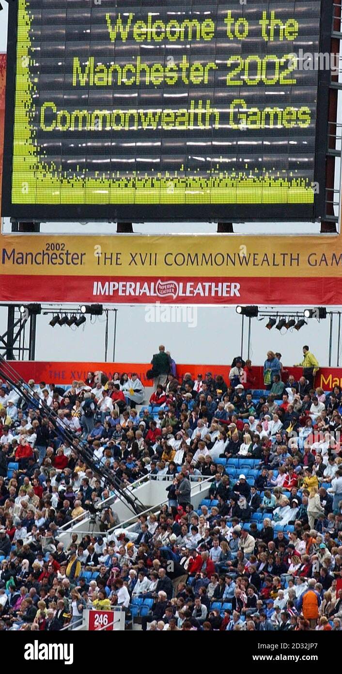 Le folle arrivano per l'apertura dei Giochi del Commonwealth.i 17 Giochi riuniscono oltre 5000 atleti di alto livello in molte discipline provenienti da tutto il Commonwealth, un'organizzazione volontaria di stati indipendenti, quasi tutti i quali erano in un tempo sotto il dominio britannico. Foto Stock