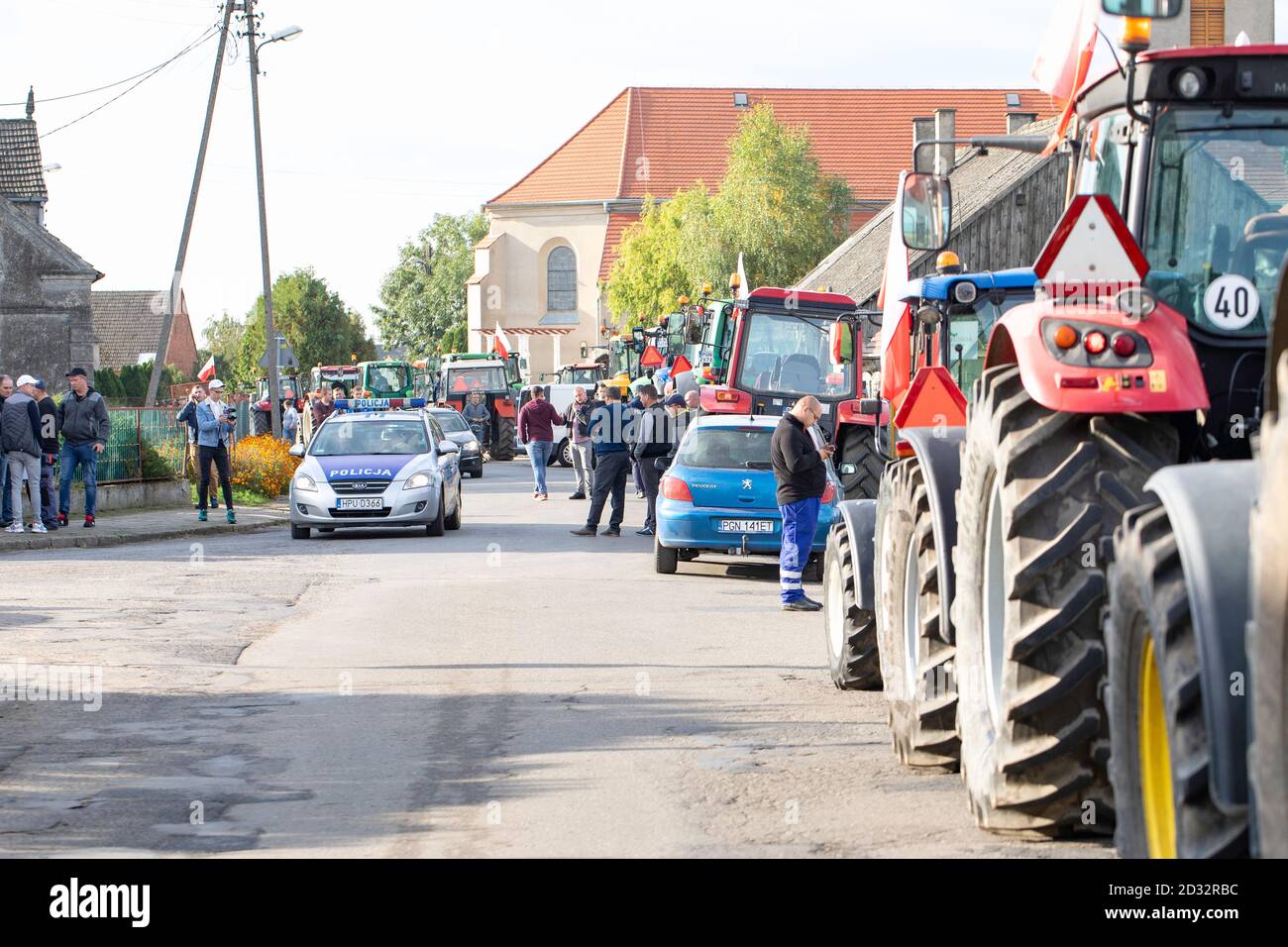 Gniezno / Polonia - 10.07.2020: Organizzazione 'Agrounia', protestando gli agricoltori. Trattori che bloccano le strade. Foto Stock