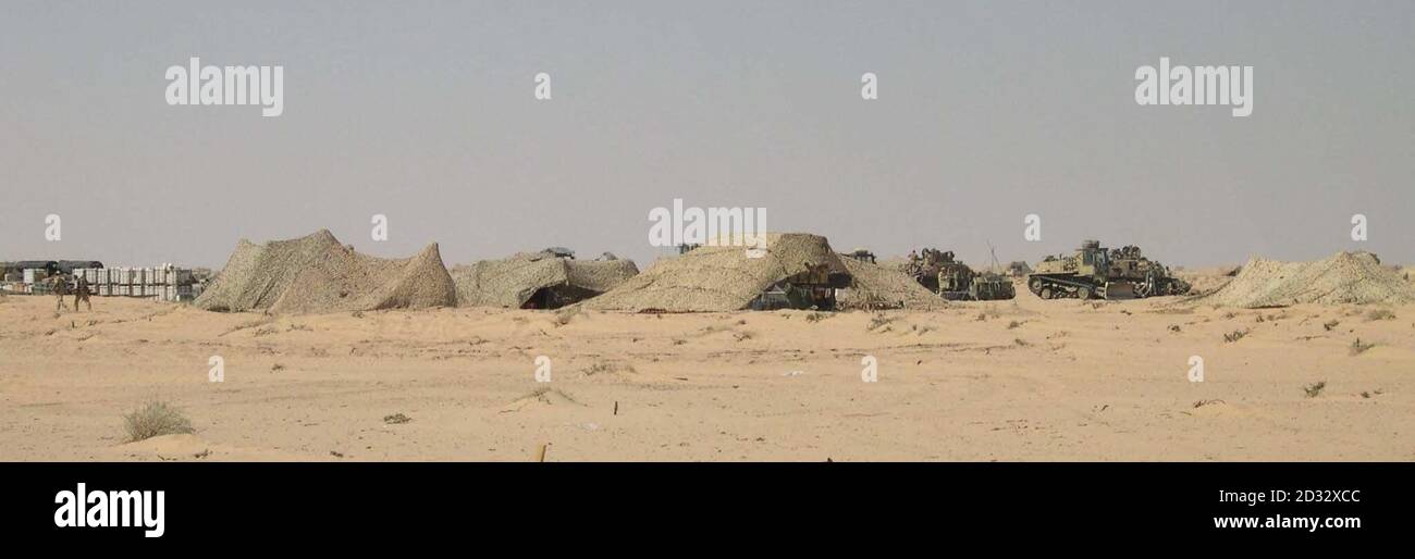 59 e 131 il Comandante indipendente Squadron, ingegneri reali, accamparono nel nord del Kuwait, vicino al confine con l'Iraq. Se scoppierà la guerra, saranno coinvolti come parte delle forze britanniche. * le ventinette sono in posizione 24 ore su 24, tutti i veicoli e le tende sono fortemente camuffati e le trincee vengono scavate ad ogni opportunità disponibile. Foto Stock