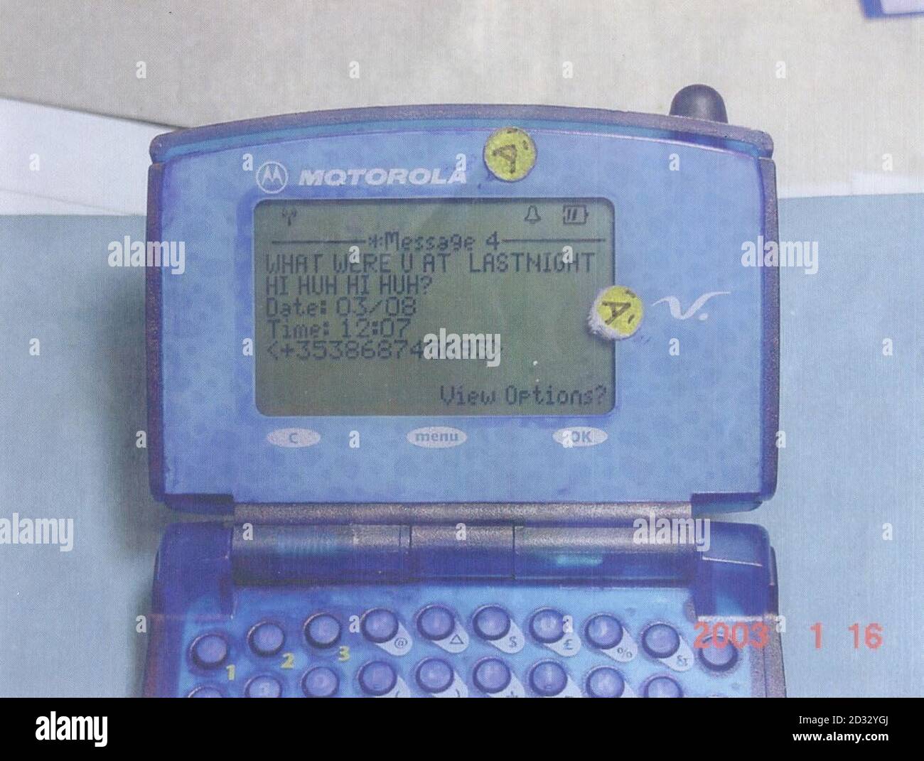 : Scotland Yard Collect foto pubblicata il 8/4/03 dell'organizzatore personale Motorola, che è collegato al terrorista reale IRA Aiden Hulme, dopo che il suo DNA è stato trovato sulla tastiera. * tre terroristi irlandesi sono stati condannati all'Old Bailey per aver progettato una campagna di bombardamenti dell'IRA reale nella Gran Bretagna continentale, mettendo in pericolo la vita e danneggiando gravemente le proprietà. Sono stati i frontliner in una cospirazione responsabile degli attacchi di bomba di automobili su tre centri occupati sabato sera durante 2001. Il primo è stato sul centro televisivo della BBC in marzo, poi a Ealing Broadway, Londra ovest, in agosto e. Foto Stock