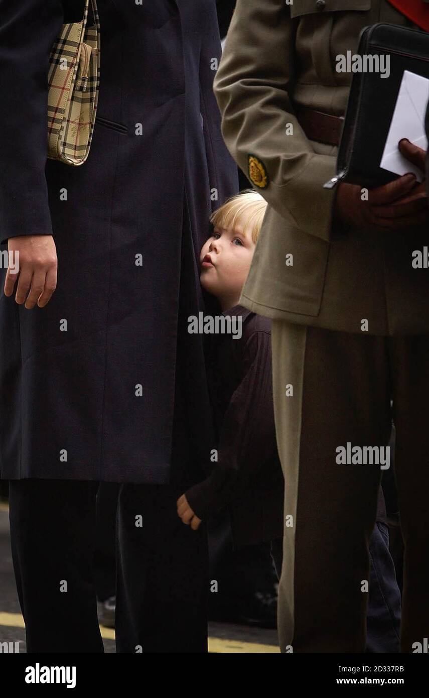 Arrivi alla Cattedrale di St Paul, Londra, prima del servizio di memoria per coloro che sono stati uccisi nel conflitto del Golfo. Foto Stock
