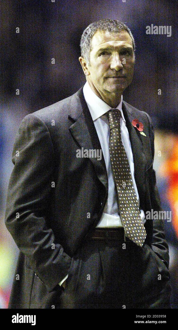 Graeme Souness, manager di Blackburn Rovers, al fischio finale della partita fa Barclaycard Premiership contro Leicester City al Leicester's Walkers Stadium. Leicester City ha vinto 2-0. Foto Stock