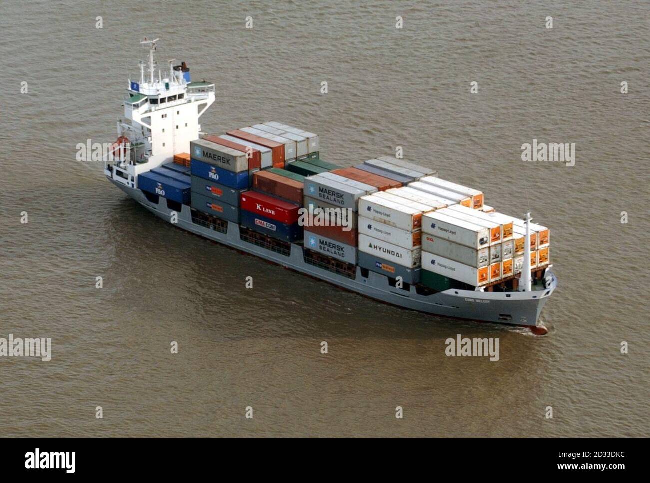 Una vista generale di una nave container nel Tamigi. Foto Stock