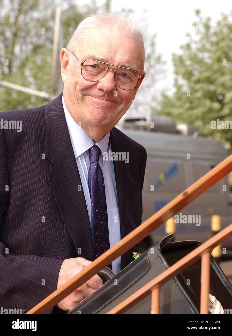 John Ward, padre di Julie Ward, arriva a Suffolk County Hall, Ipswich, per l'inquista nella sua morte. Julie di Bury St Edmunds, Suffolk, 28 anni, è stato ucciso mentre viaggiava nella riserva di Masai Mara in Kenya nel 1988. Foto Stock