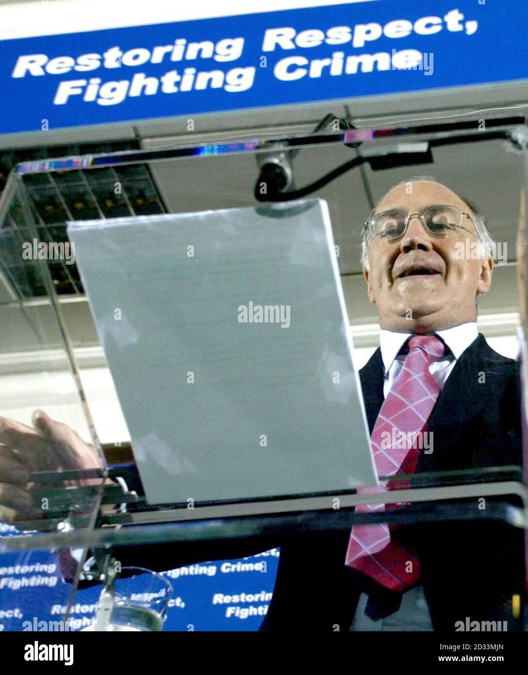 Il leader conservatore Michael Howard ha tenuto un discorso sul crimine al Thistle Hotel di Middlesborough. Foto Stock