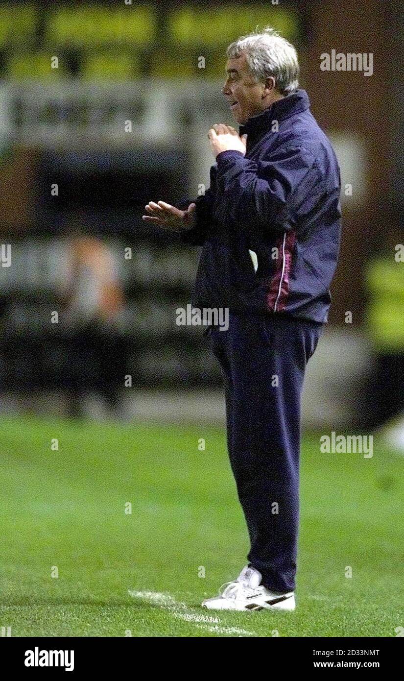 Il direttore di Burnley Stan Ternent durante la prima partita della Divisione Nationwide a Turf Moor, Burnley, oggi, martedì 23 ottobre 2001. *EDI* PA Foto: Gareth Copley. Foto Stock