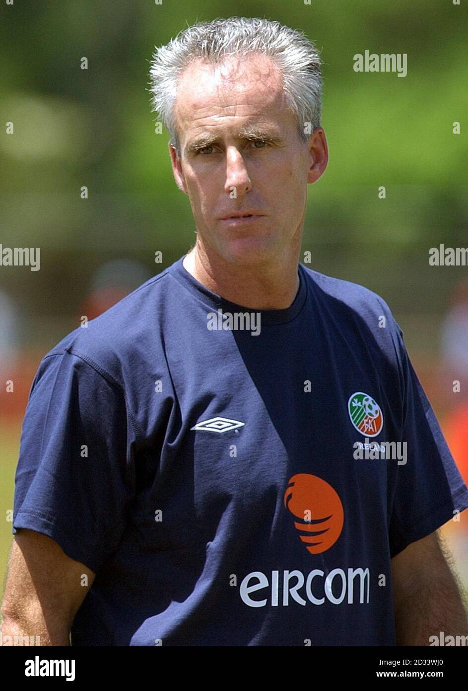 Il manager della Repubblica d'Irlanda Mick McCarthy durante una sessione di formazione a Saipan. La Repubblica d'Irlanda intraprende le loro preperazioni finali prima delle finali della Coppa del mondo in Giappone e Corea del Sud. * 12/03/2003: Mick McCarthy, che ha mercoledì 12 marzo 2003, è stato svelato come nuovo manager di Sunderland. McCarthy è tornato alla gestione del club dopo aver abbassato il sipario sul suo mandato di sei anni come manager della Repubblica d'Irlanda lo scorso novembre. Il 44-year-old, il cui unico altro lavoro in gestione è stato a Millwall tra il 1991 e il 1996, è succeduto Howard Wilkinson nel hotseat allo Stadio di luce. W Foto Stock