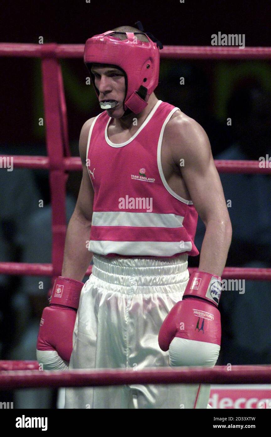 Il pugile d'Inghilterra Mark Moran è stato espulso dopo la sconfitta a punti per l'australiano Justin Kane nella semifinale del Commonwealth Games Boxing nella divisione 54kg, alla Manchester Evening News Arena di Manchester. Foto Stock