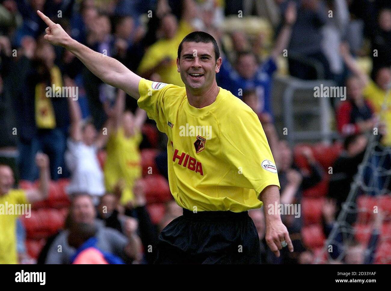 Paul Robinson di Watford festeggia il quinto gol della Nationwide Division 1 al Vicarage Road Ground di Watford. QUESTA IMMAGINE PUÒ ESSERE UTILIZZATA SOLO NEL CONTESTO DI UNA FUNZIONE EDITORIALE. NESSUN UTILIZZO NON UFFICIALE DEL SITO WEB DEL CLUB. Foto Stock