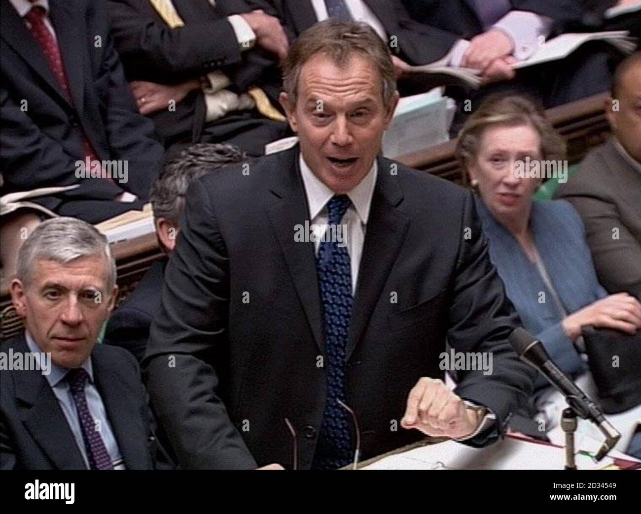 Il primo ministro britannico Tony Blair durante il tempo settimanale delle interrogazioni alla Camera dei Comuni, Londra. Foto Stock