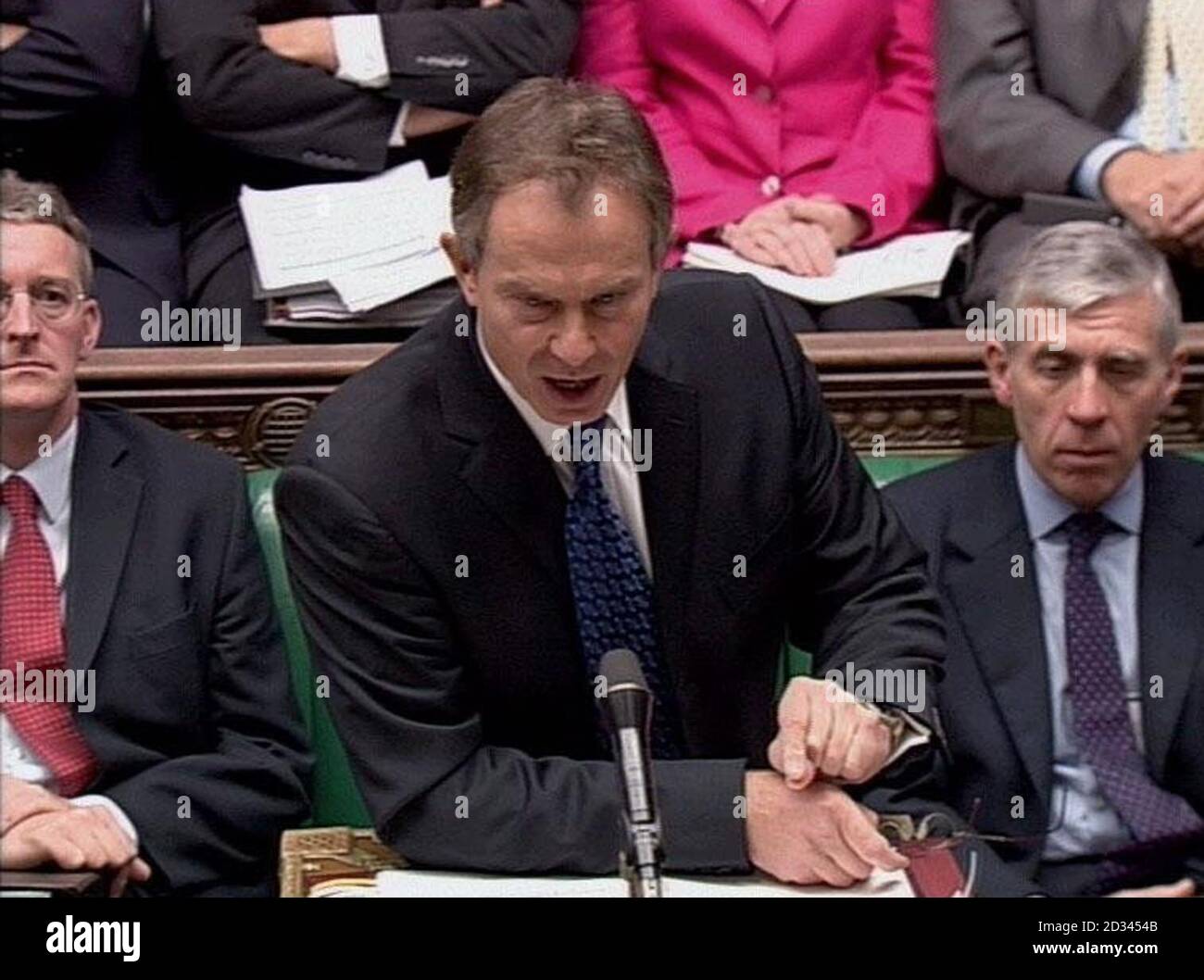 Il primo ministro britannico Tony Blair durante il tempo settimanale delle interrogazioni alla Camera dei Comuni, Londra. Foto Stock