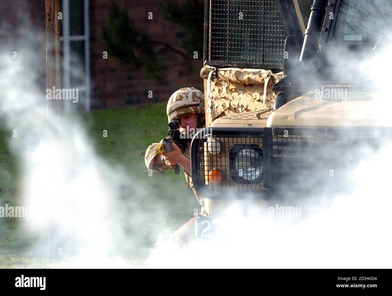 Il secondo Battaglione del reggimento reale della Principessa del Galles durante l'allenamento a Clive Barracks, Shropshire. Centinaia di truppe del reggimento stanno preparando i loro preparativi finali per un dispiegamento di sei mesi in Iraq. Più di 500 soldati del battaglione sostituiranno 40 Commando Royal Marines all'inizio di gennaio come parte della rotazione di routine delle forze britanniche. Foto Stock