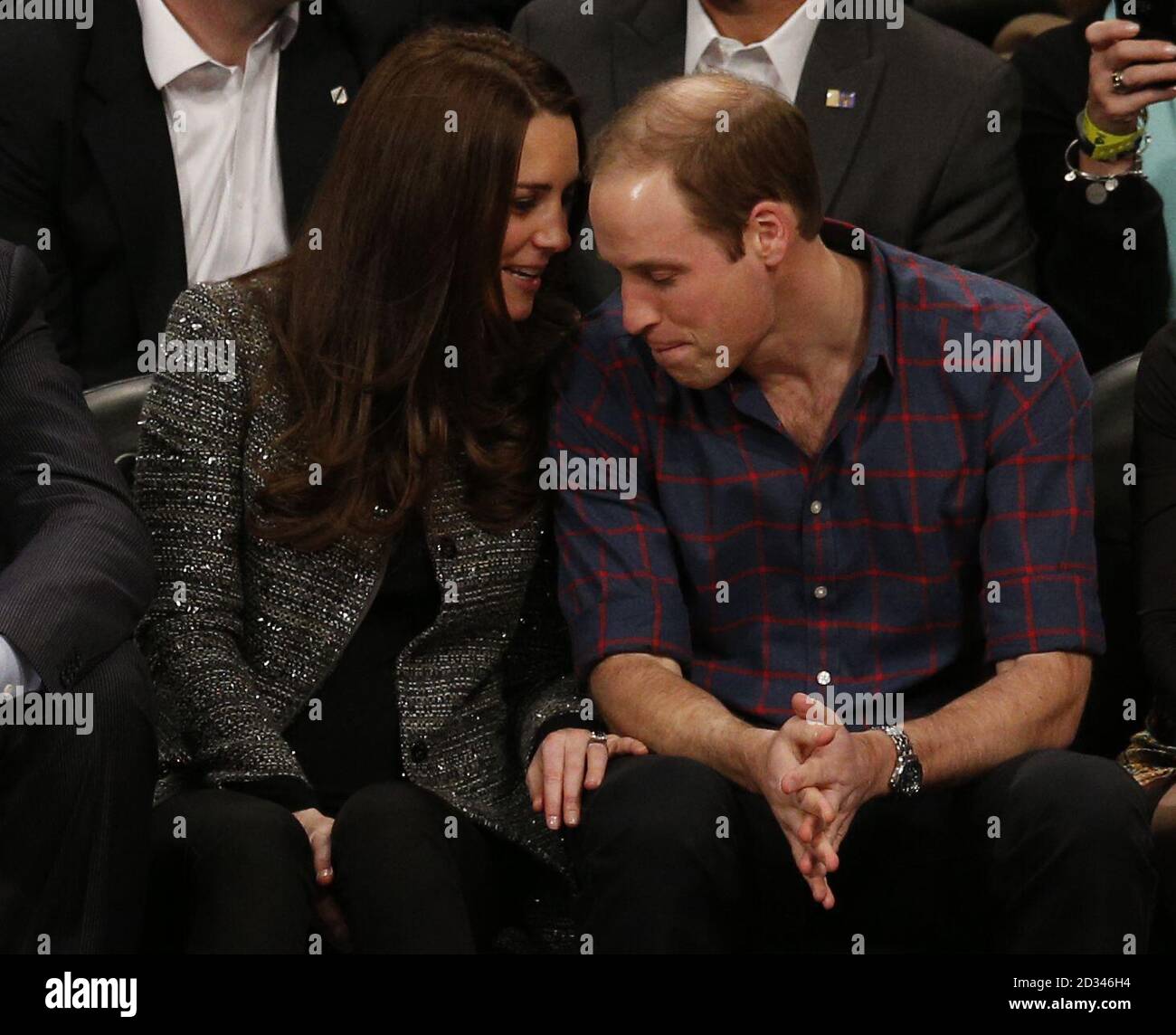 Il Duca e la Duchessa di Cambridge partecipano alla partita tra New Jersey Nets e Cleveland Cavaliers al Barclays Center, Brooklyn, New York. Foto Stock