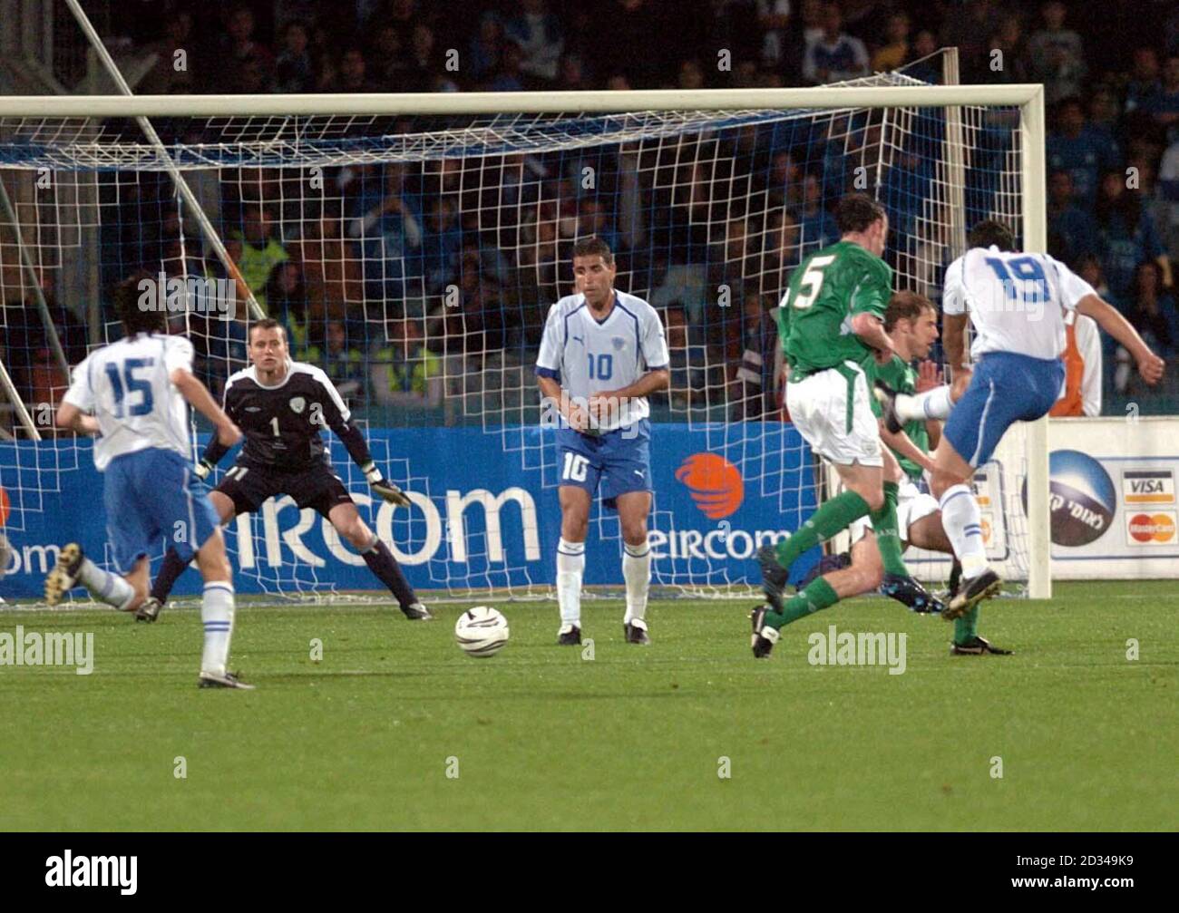 Abas Soan di Israele (numero 19, destra) equalizza per Israele durante la seconda metà. Foto Stock