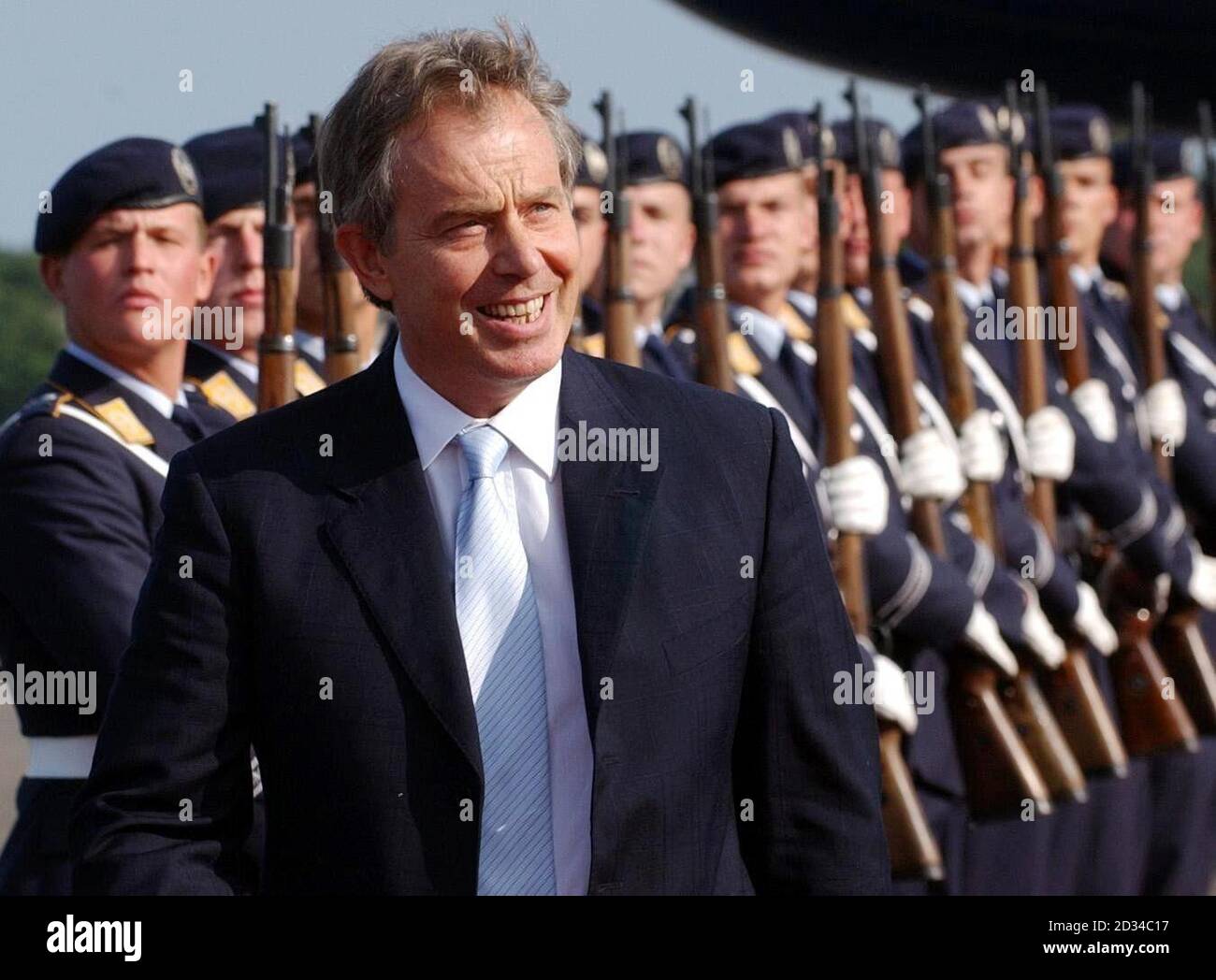 Il primo ministro britannico Tony Blair arriva a Berlino, lunedì 13 giugno 2005, per colloqui con il Cancelliere Gerhard Schroeder. Foto Stock