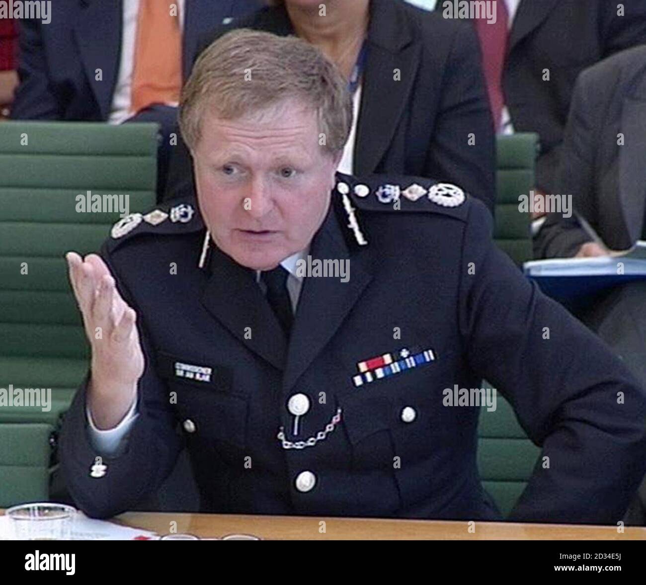 Il primo poliziotto britannico Sir Ian Blair, il commissario della polizia metropolitana, parla dinanzi alla commissione di selezione degli affari interni di tutti i partiti della Camera dei Comuni, Londra, martedì 13 settembre 2005. Il Segretario agli interni, Charles Clarke, ha anche affrontato intense interrogativi dei parlamentari sulla loro risposta agli attentati di Londra. Vedere PA storia POLITICA Terrore. PREMERE ASSOCIAZIONE foto. Il credito fotografico dovrebbe essere: PA Foto Stock