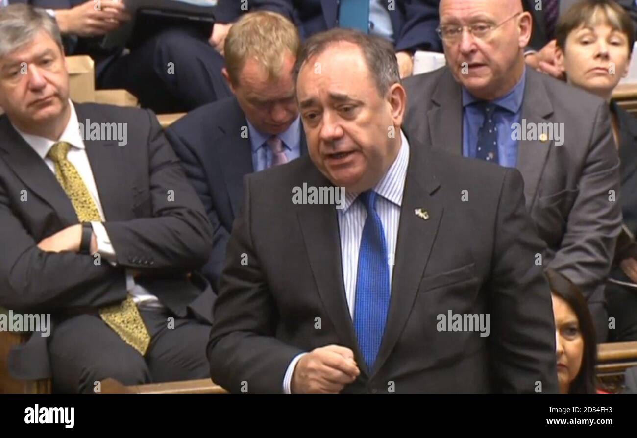 Il deputato dell'SNP Alex Salmond parla durante le interrogazioni del primo Ministro alla Camera dei Comuni di Londra. Foto Stock