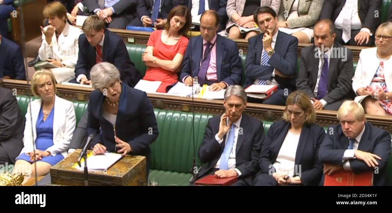 (Da sinistra a destra) il leader dei Comuni Andrea Leadsom, il primo ministro Theresa May, il Cancelliere Philip Hammond e il Segretario degli interni Amber Rudd e il Segretario degli Esteri Boris Johnson, durante le interrogazioni del primo ministro alla Camera dei Comuni di Londra. Foto Stock