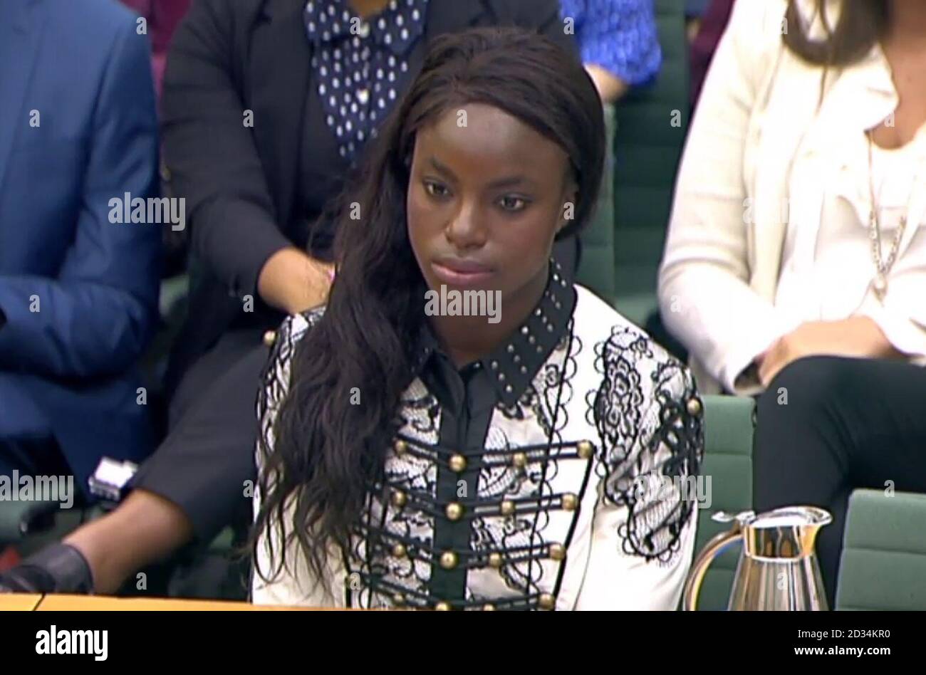 Il calciatore Eniola Aluko di fronte al Comitato digitale, Cultura, Media e Sport presso la Portcullis House di Westminster, Londra. Foto Stock