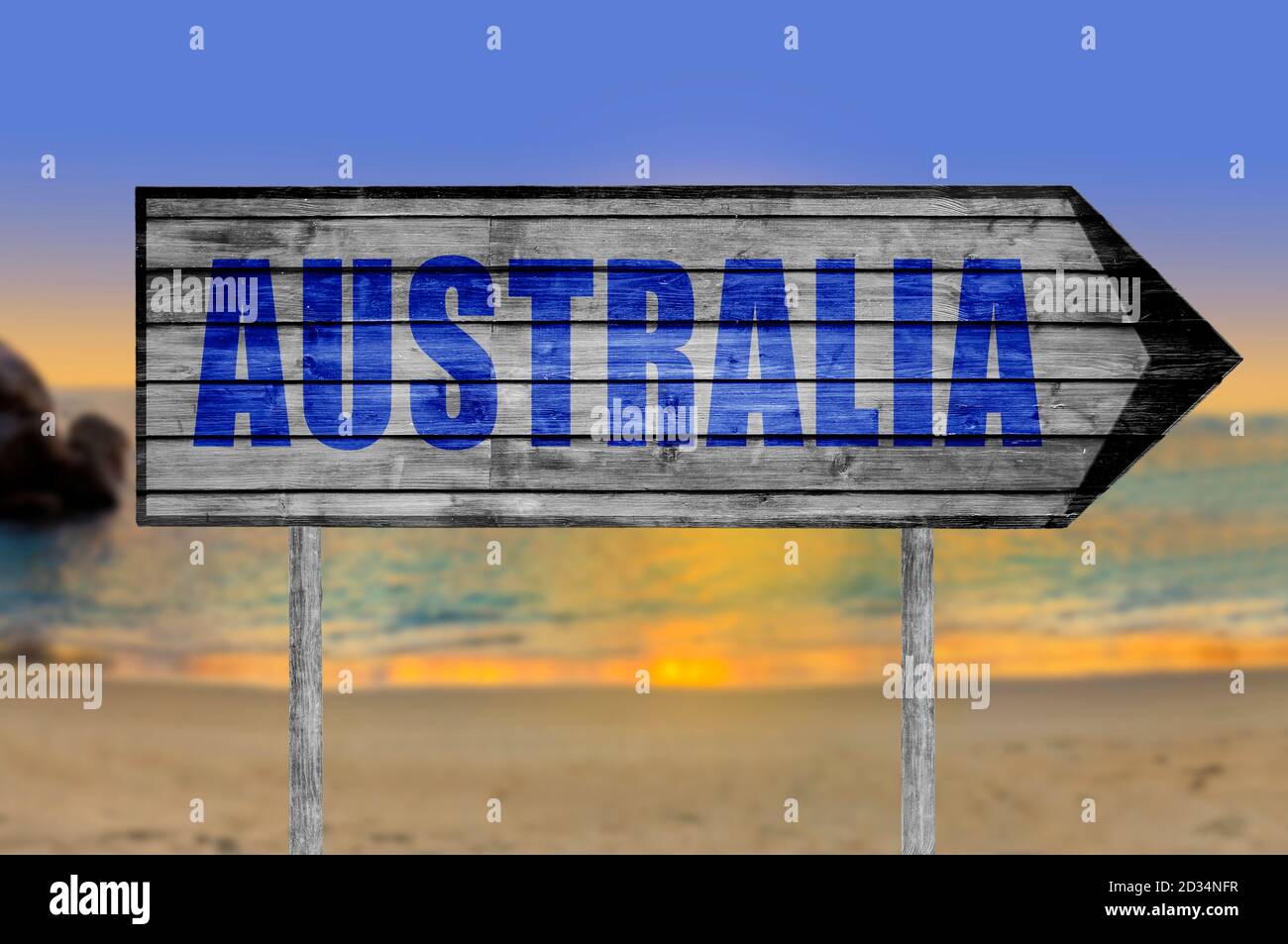 Australia segno di legno con sfondo spiaggia Foto Stock