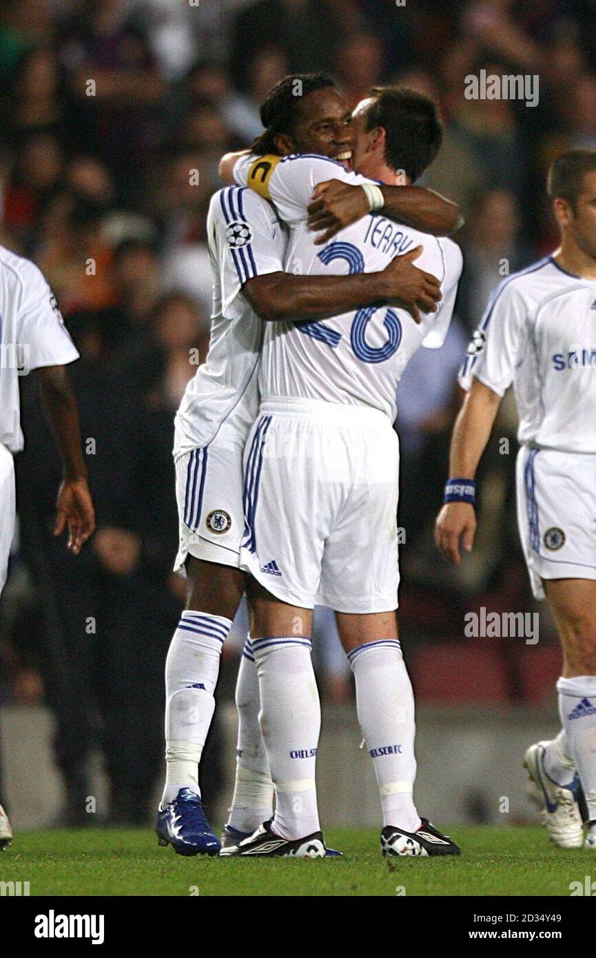 John Terry e Didier Drogba di Chelsea festeggiano in finale fischio Foto Stock