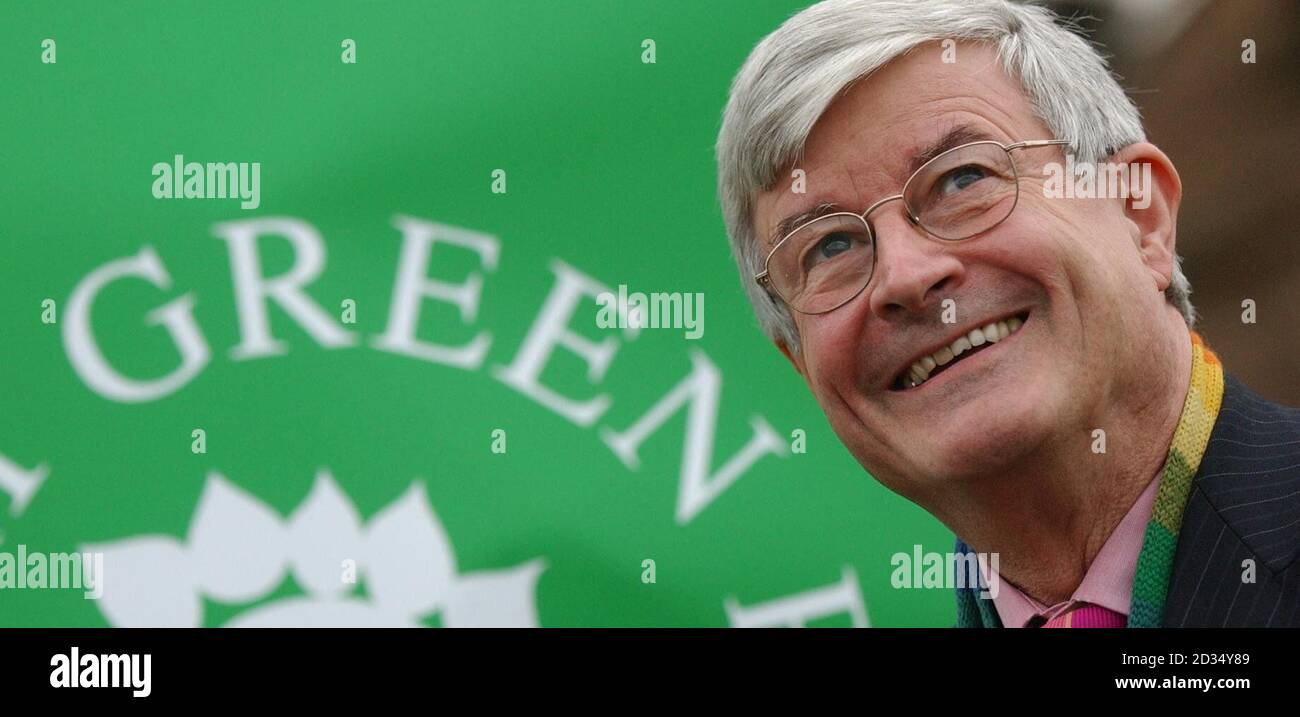 Green party co-cenvener Robin Harper durante il secondo giorno della conferenza Scottish Green al centro Craiglockhart di Edimburgo. Foto Stock