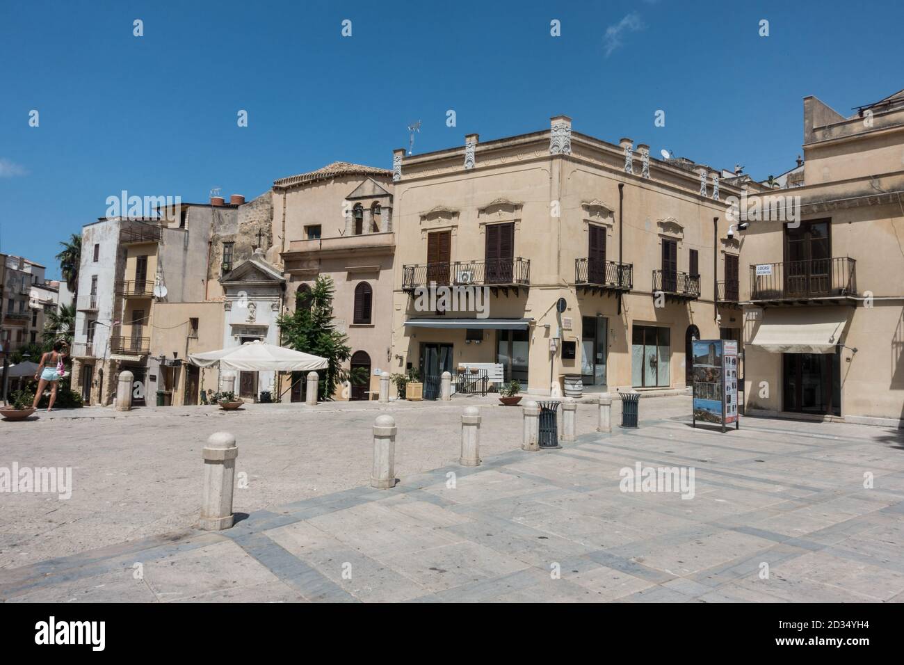 La piazza della città siciliana di Alcamo. Foto Stock
