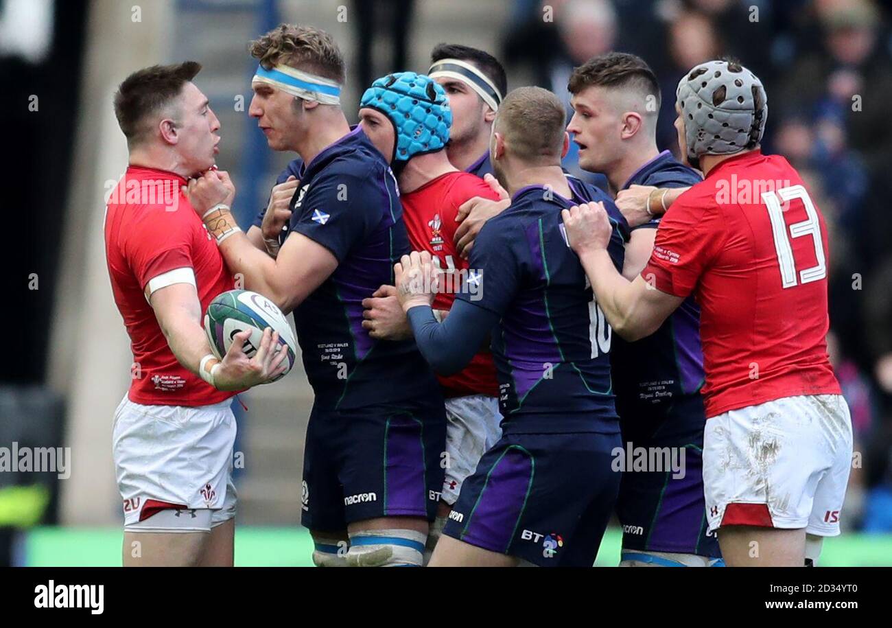 Modera flare durante il Guinness Sei Nazioni corrispondono a BT Murrayfield, Edimburgo. Foto Stock